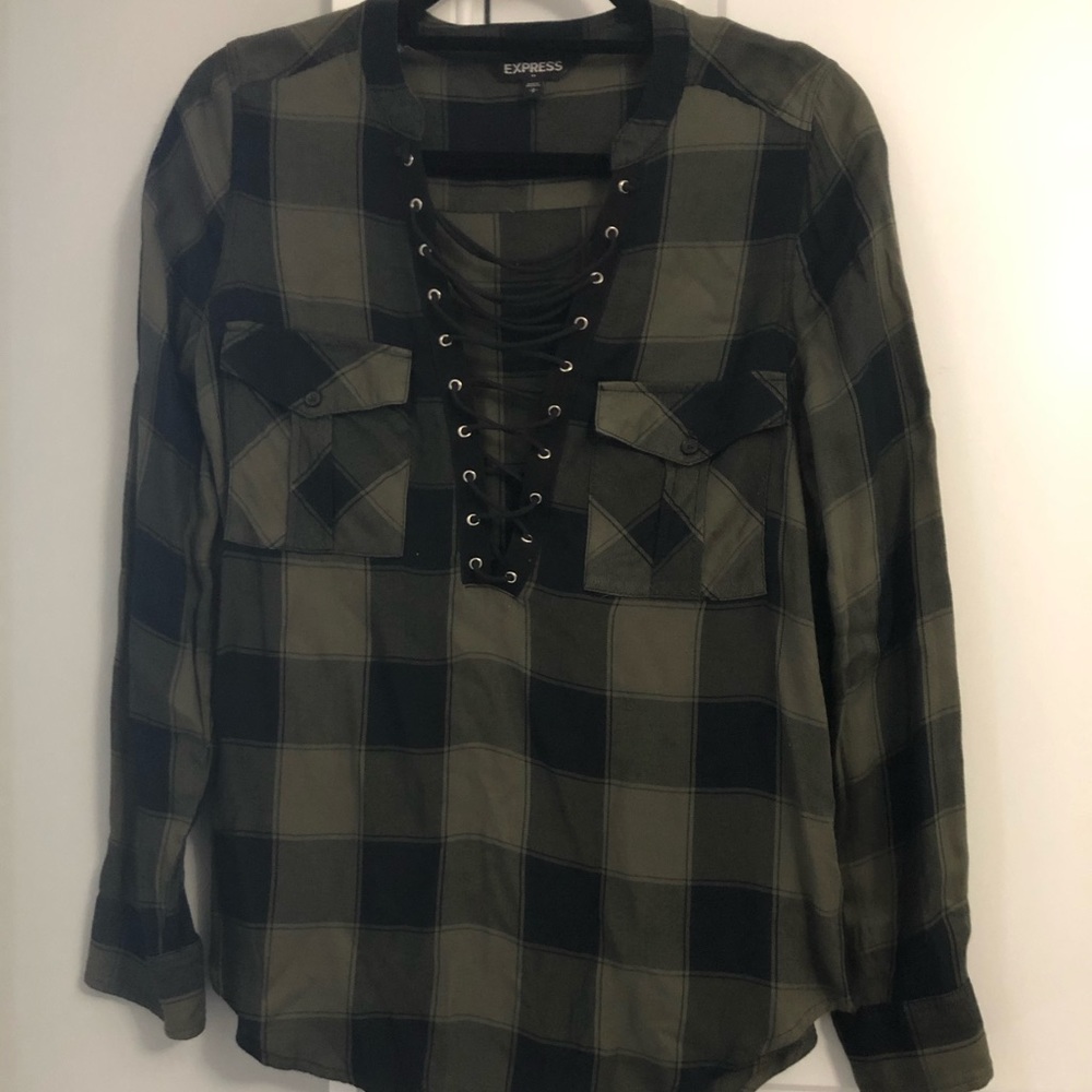 Express plaid low cut long sleeve tshirt